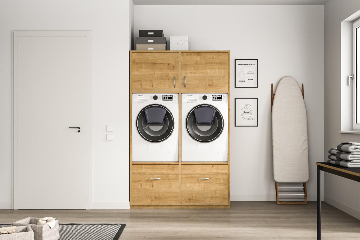 Ein funktionaler Schrank nach Maß aus hellem Holz, angepasst an Waschmaschinen, mit praktischen Schubladen und Fächern darüber.